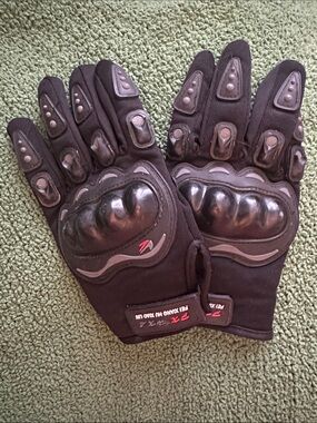 Black Tactical Protective Gloves with Knuckle Armor